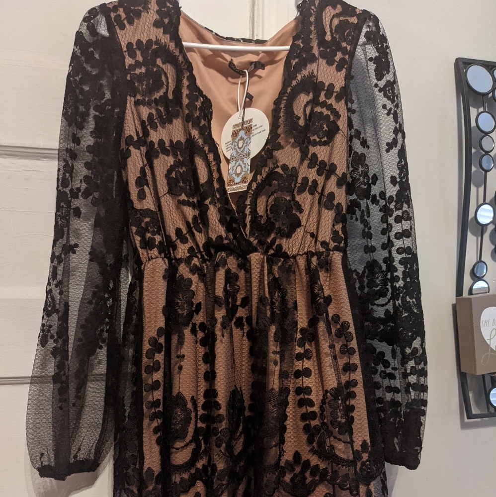 BooHoo Black lace and Nude skater dress size 14 uk